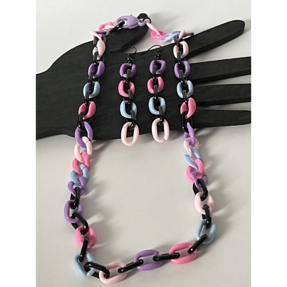 Acrylic Statement Necklace 22” & Earrings 3.25” Handmade Jewelry Set~Cute!!! - Picture 16 of 16